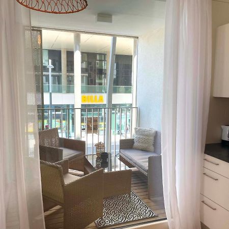 Urban Oasis: Stylische Wohnung Wien Exteriör bild