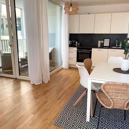 Urban Oasis: Stylische Wohnung Wien Exteriör bild