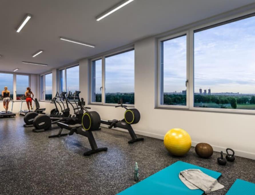 Urban Oasis: Stylische Wohnung Wien Exteriör bild