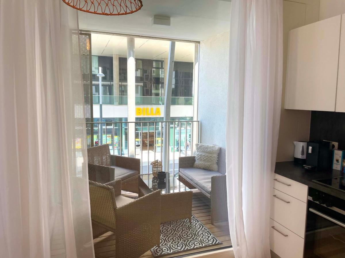 Urban Oasis: Stylische Wohnung Wien Exteriör bild