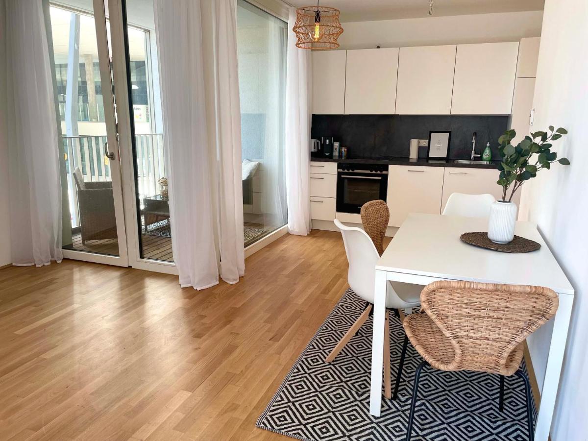 Urban Oasis: Stylische Wohnung Wien Exteriör bild